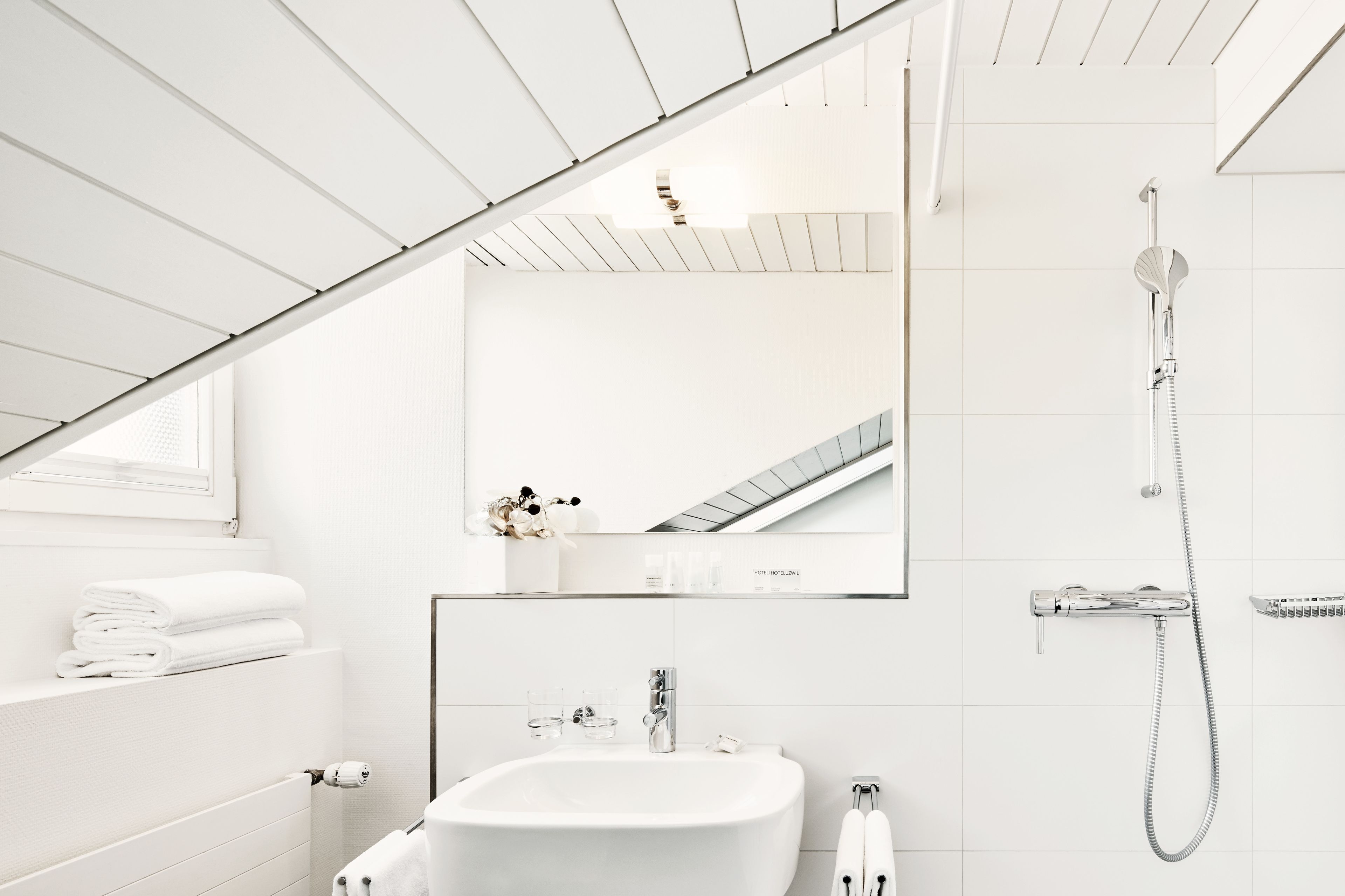 family triple room | bathroom | shower, free toiletries, hair dryer, towels