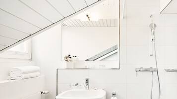 Familien-Dreibettzimmer | Badezimmer