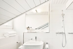 Family Triple Room | Bathroom | Shower, free toiletries, hair dryer, towels