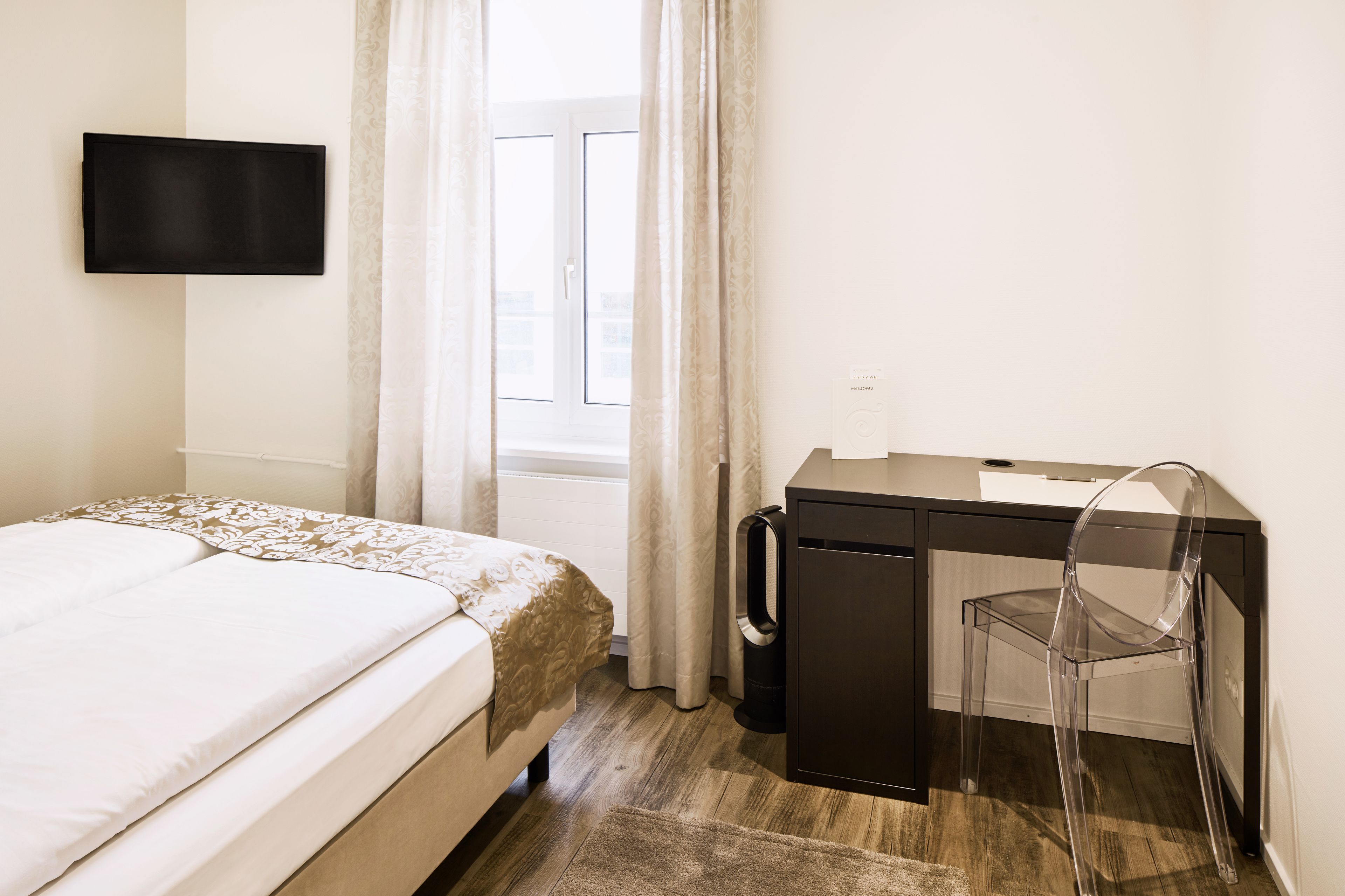 double room | pillow-top beds, desk