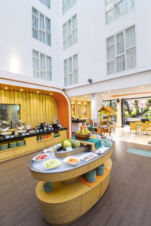 Buffet - HARRIS Hotel Raya Kuta Bali (Kuta)