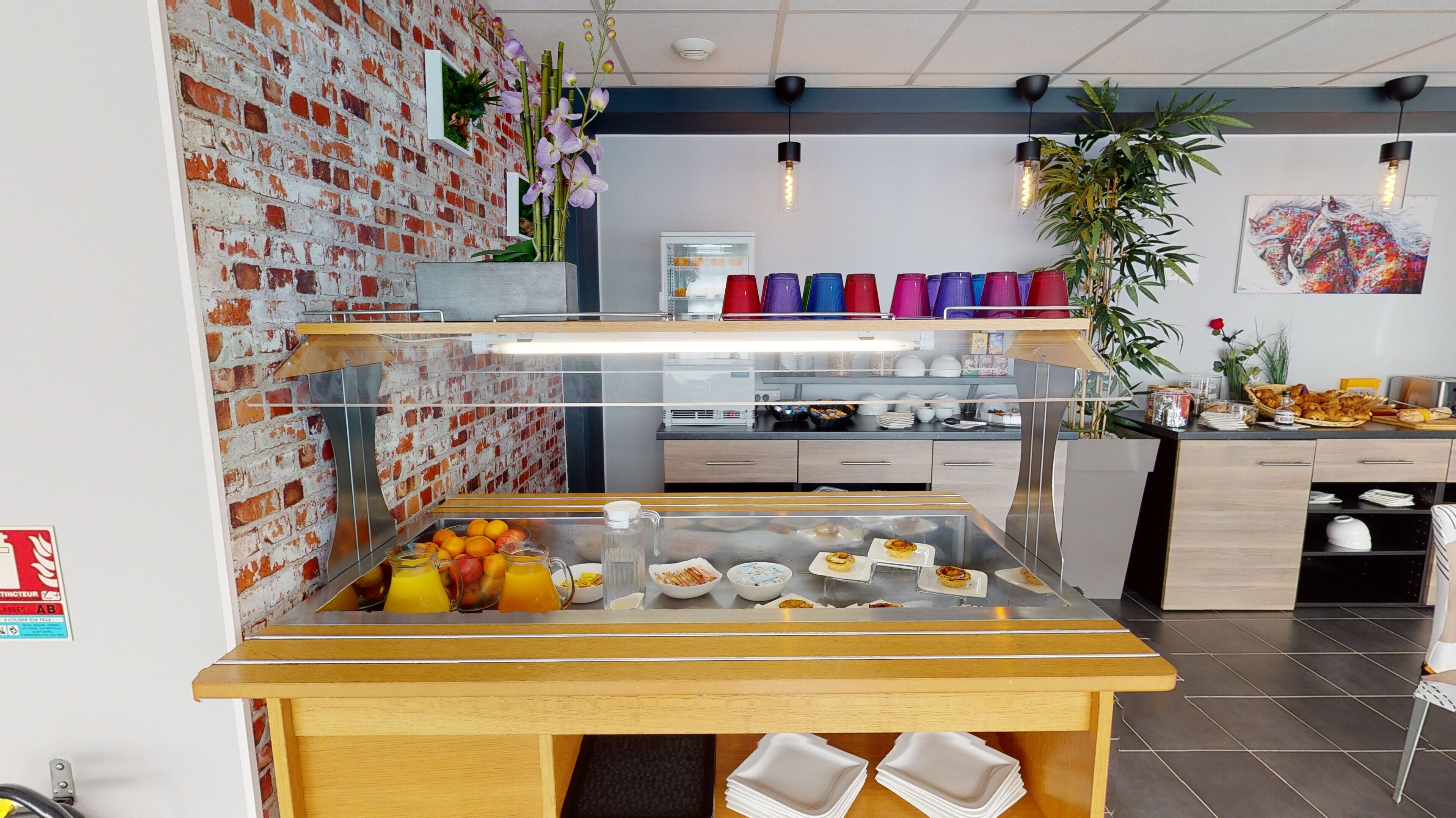 daily continental breakfast (eur 11 per person)