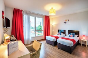 Standard Twin Room | Premium bedding, desk, soundproofing, iron/ironing board - Alezan Hôtel (Toulouse)