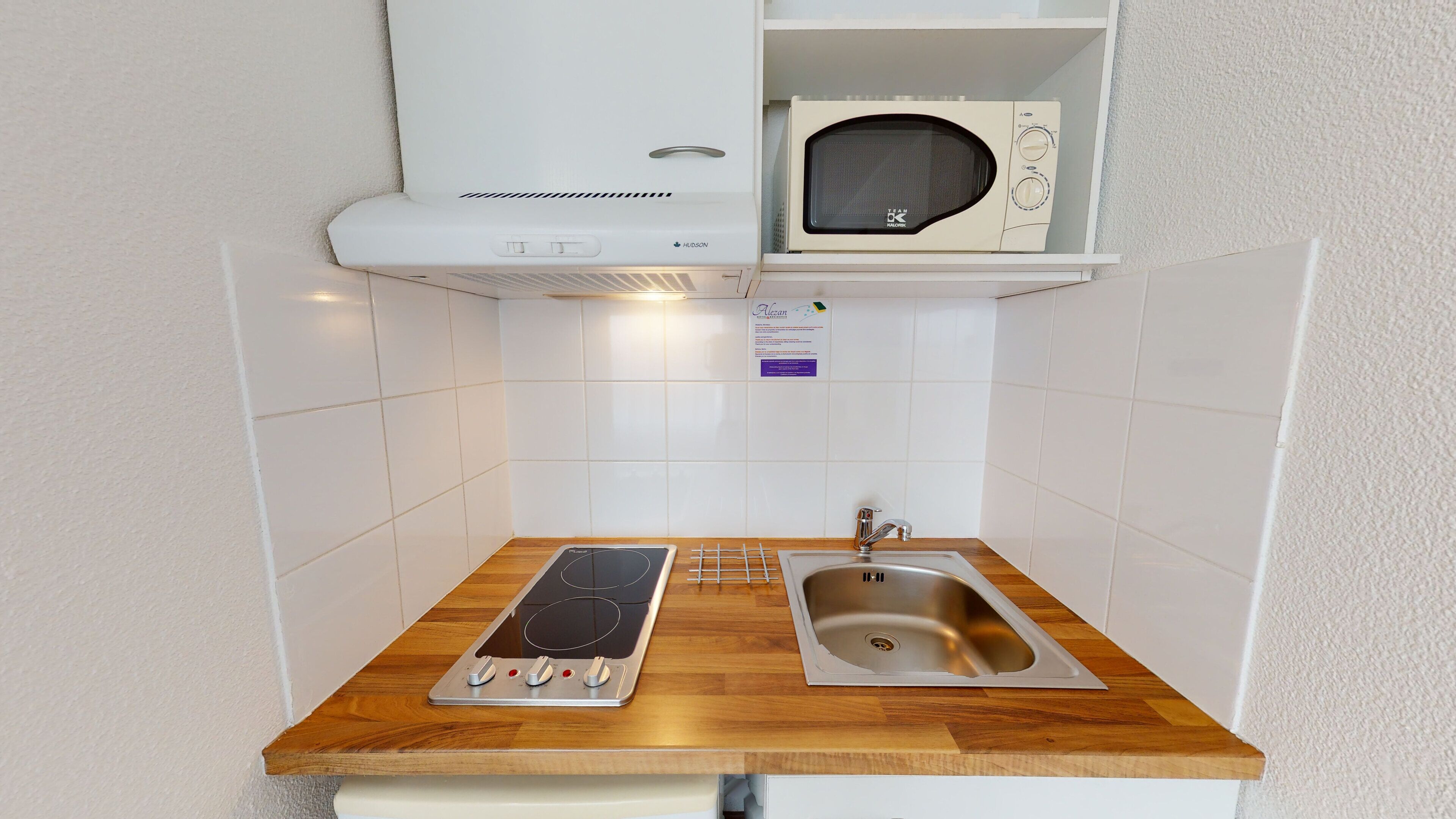 standard twin room | private kitchen | fridge, microwave, stovetop, coffee/tea maker