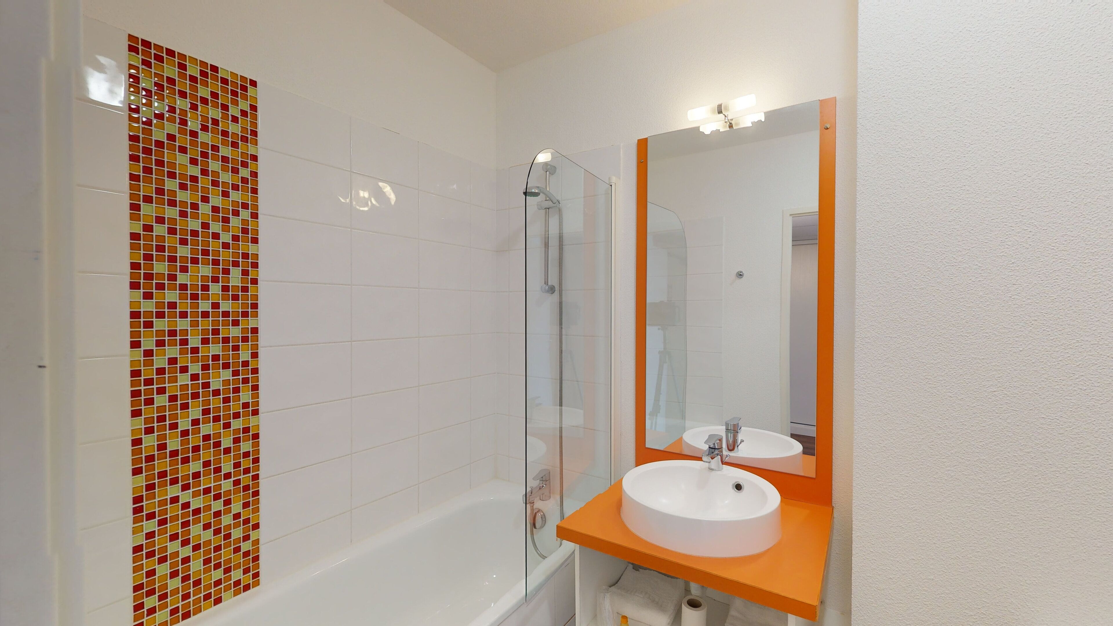 standard twin room | bathroom | hair dryer, towels