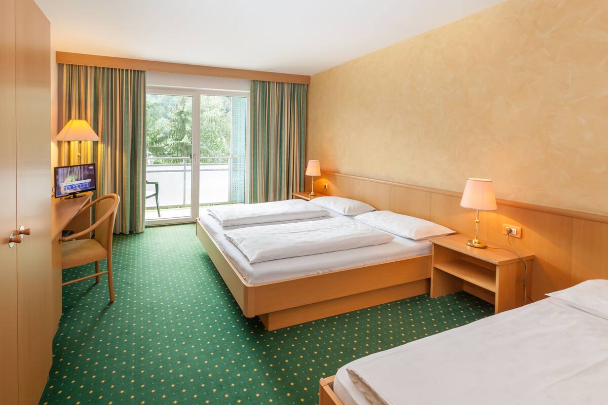 Trippelrum | Skrivbord, mörkläggningsgardiner, ljudisolering och gratis wi-fi