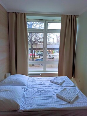 Deluxe Apartment, 5 Bedrooms | Dihias secara berasingan, kalis bunyi, Wi-fi percuma, cadar katil 