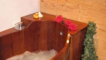 Indoor spa tub