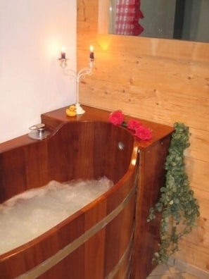 Bathtub spa indoor