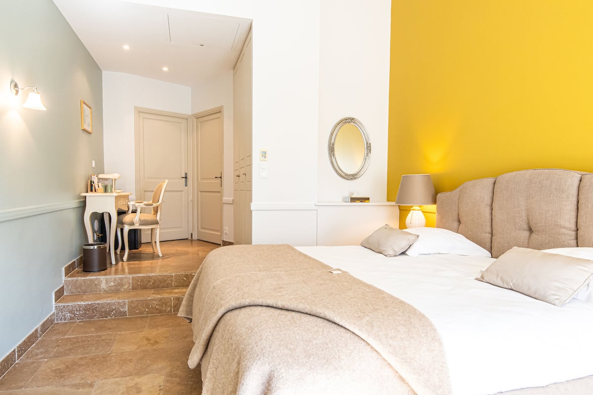 junior suite | 1 bedroom, premium bedding, minibar, in-room safe