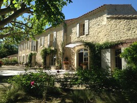 Πρόσοψη καταλύματος