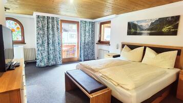 Basic-Apartment | Allergikerbettwaren, Zimmersafe, individuell dekoriert