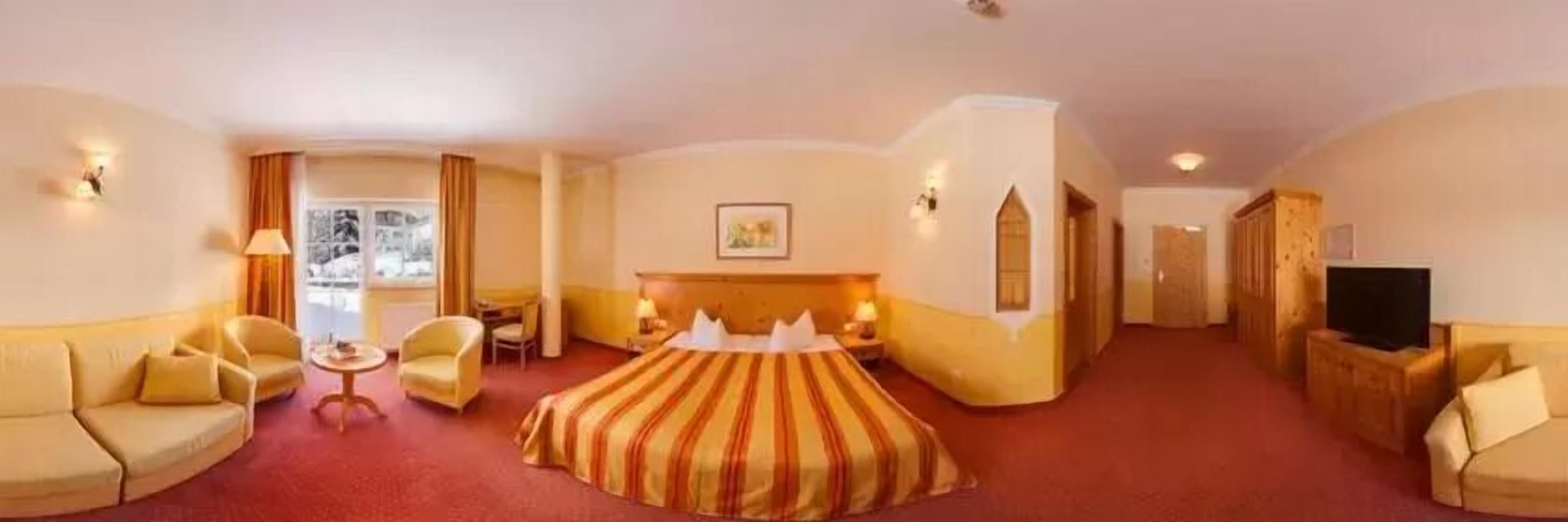 hypo-allergenic bedding, in-room safe, individually decorated