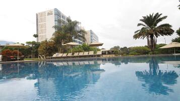 Outdoor pool, pool umbrellas, sun loungers