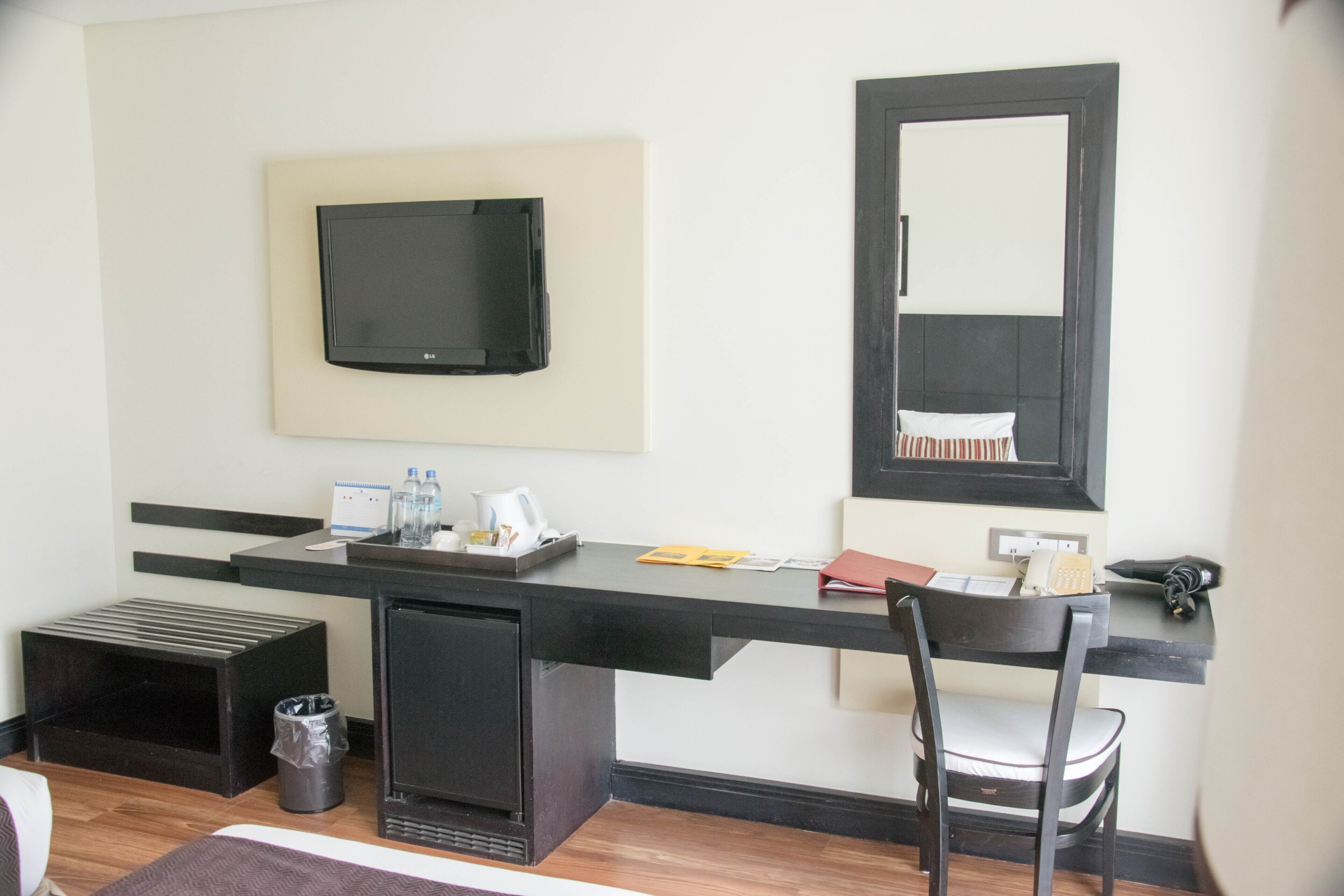 standard twin room | in-room business centre