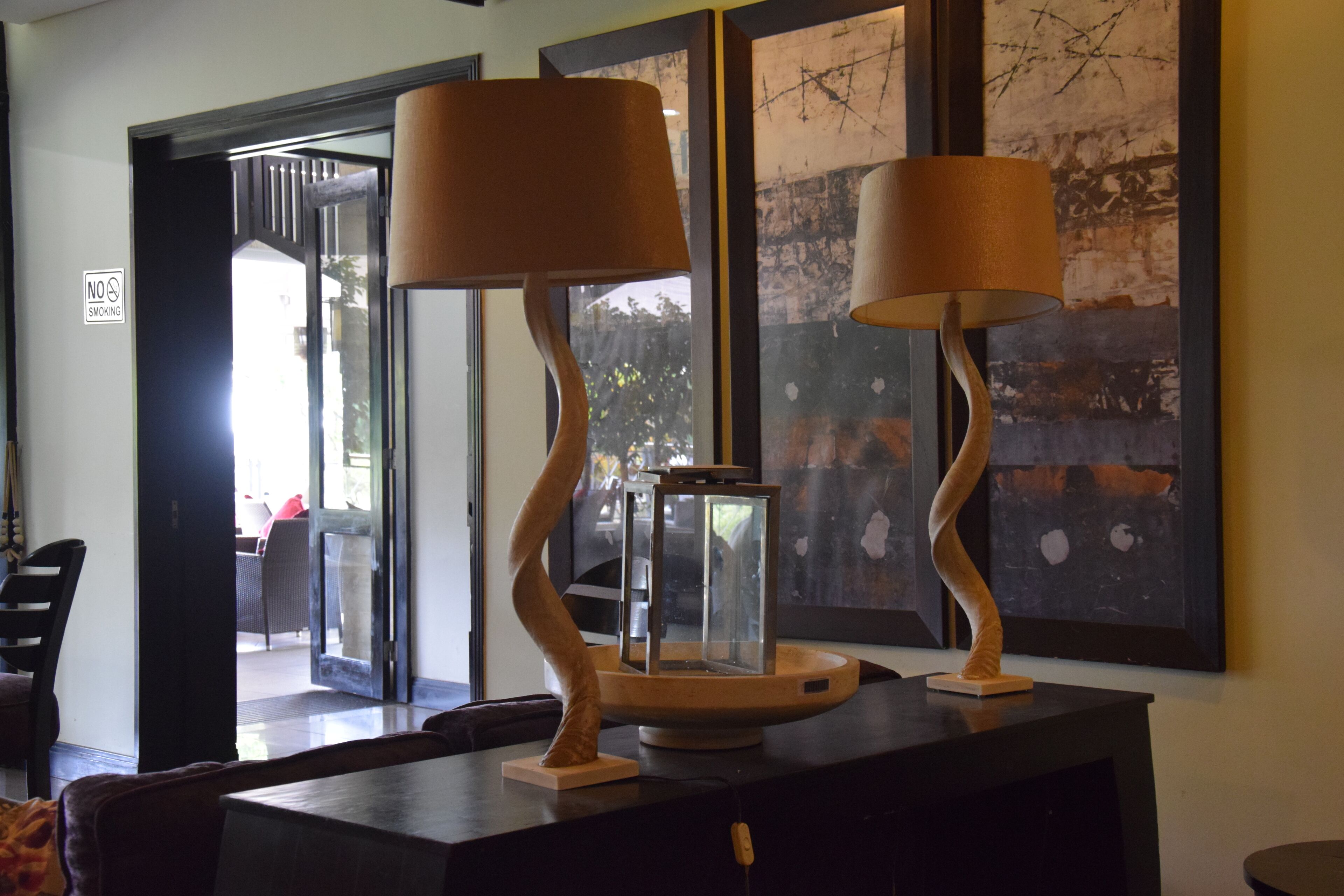 cocktail bar, pool views, open daily