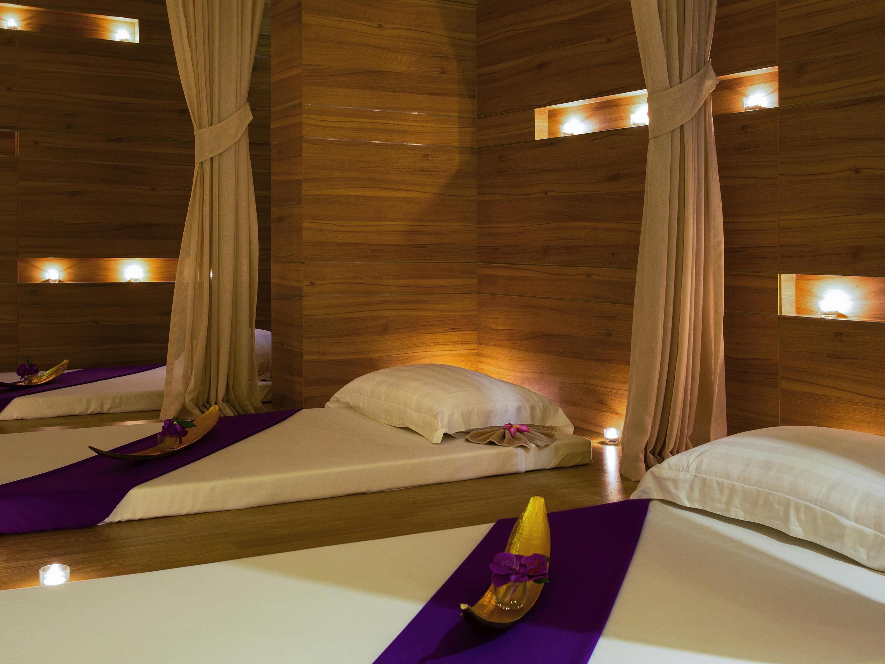 Couples treatment rooms, steam room, body treatments, aromatherapy