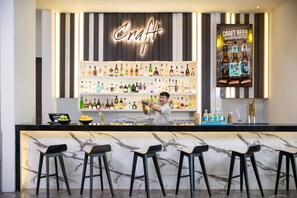 Cocktailbar, uitzicht op het zwembad, dagelijks geopend