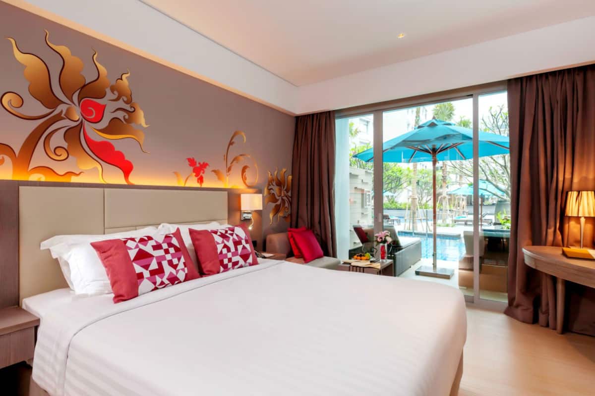 Deluxe Room, 1 King Bed, Pool Access | 2 bedrooms, free minibar items, in-room safe, desk