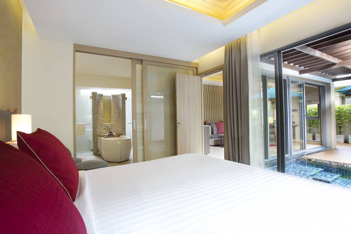 2 bedrooms, free minibar items, in-room safe, desk