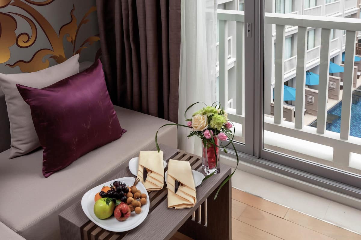 2 bedrooms, free minibar items, in-room safe, desk
