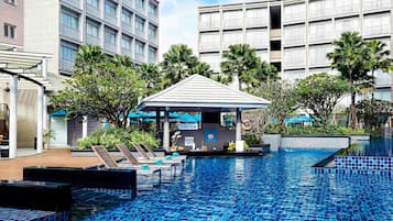 Cocktail bar, pool views, open daily