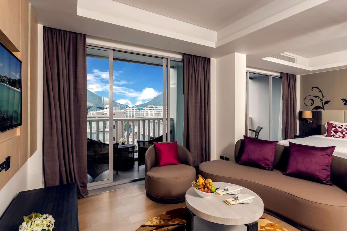 superior suite, 1 king bed | 2 bedrooms, free minibar items, in-room safe, desk