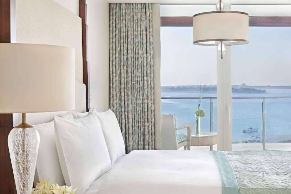 Egyptian cotton sheets, premium bedding, minibar, in-room safe