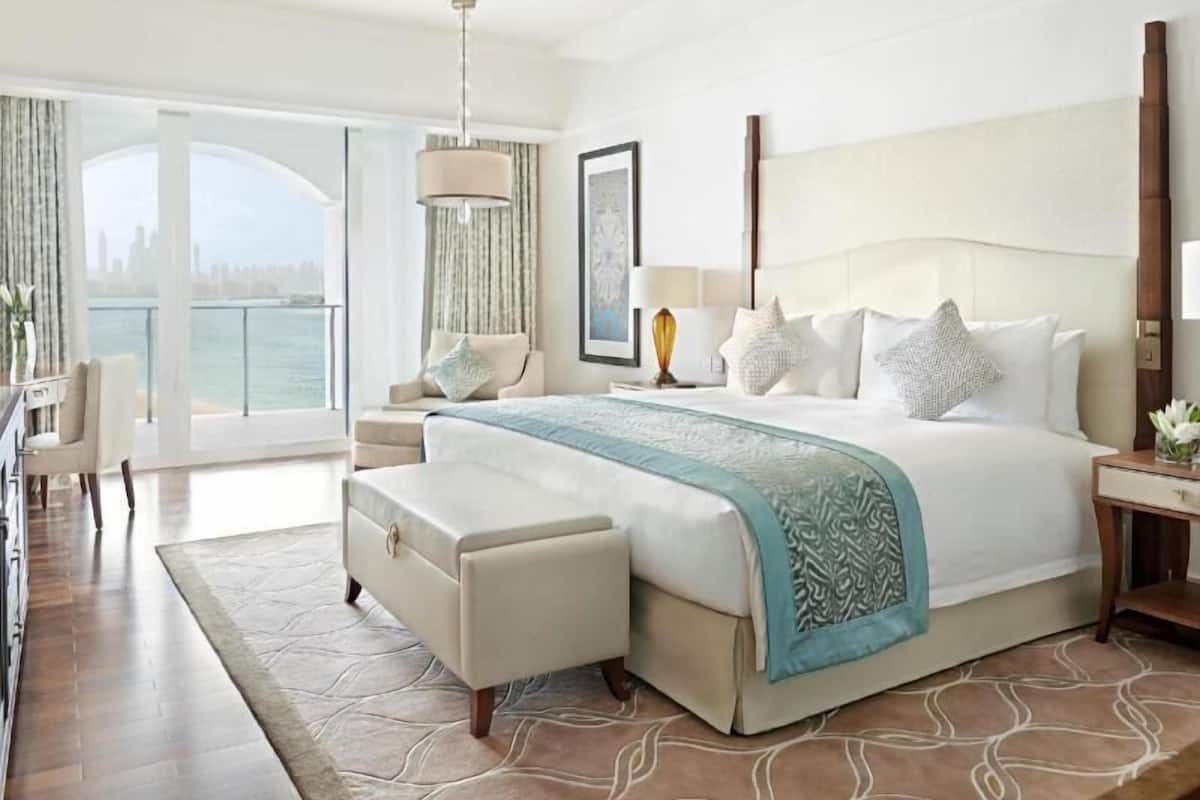 Egyptian cotton sheets, premium bedding, minibar, in-room safe