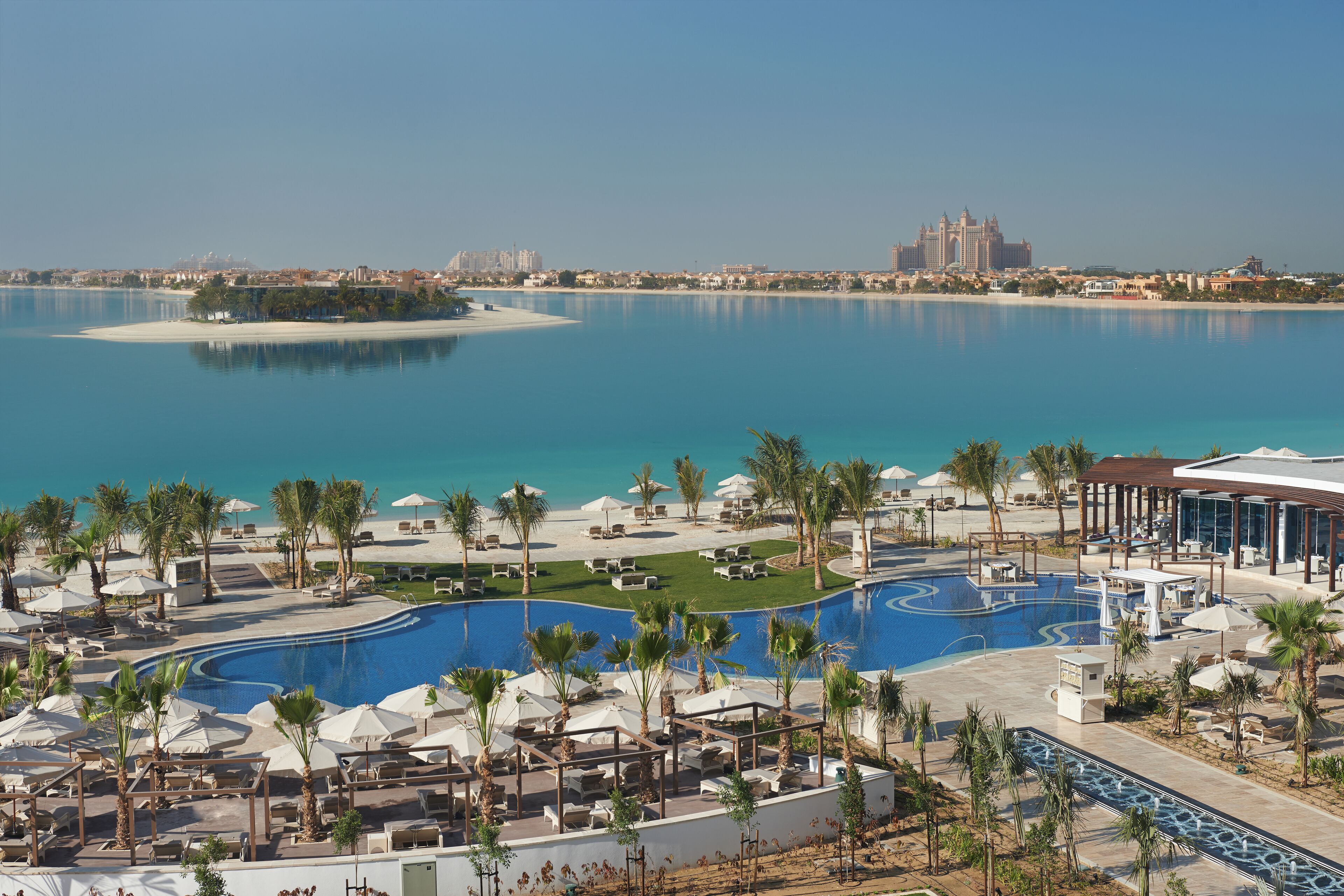 3 Außenpools, Cabañas (kostenlos), Sonnenschirme