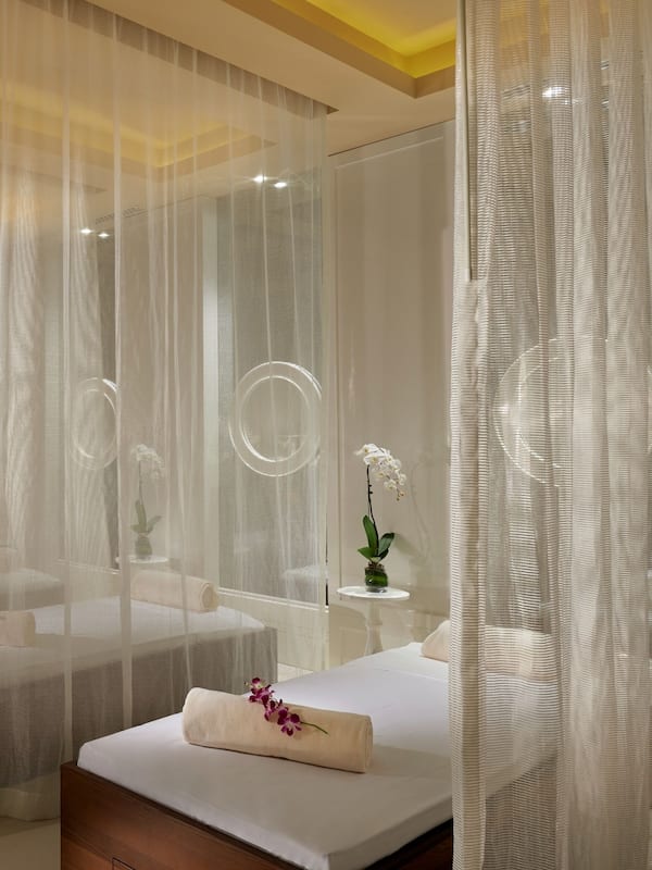 Couples treatment rooms, sauna, hot tub, steam room, Turkish bath