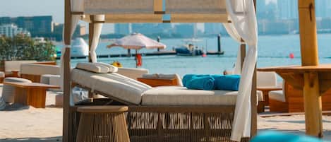 Privatstrand, weißer Sandstrand, Cabañas (gegen Gebühr), Liegestühle