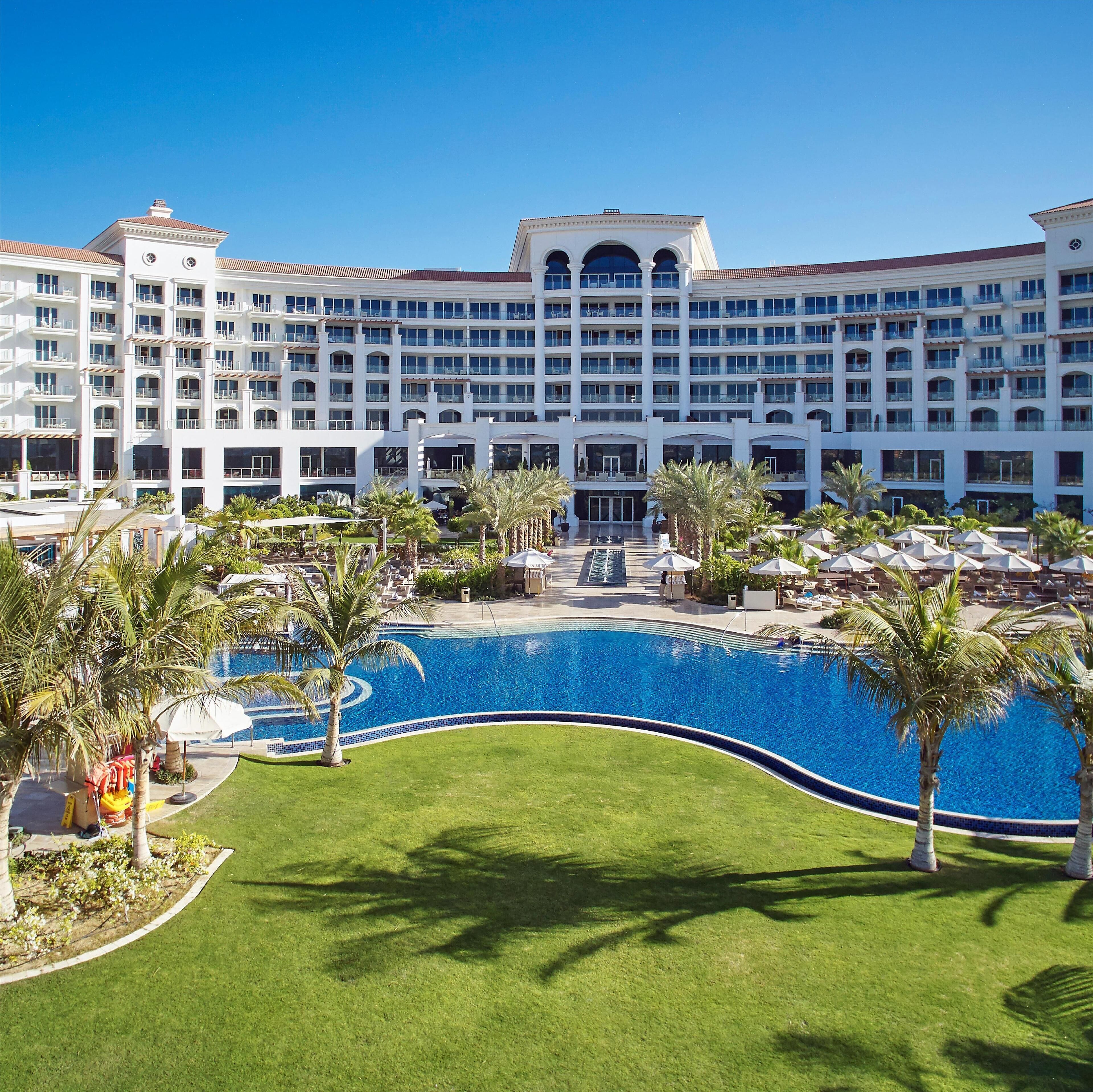 3 outdoor pools, free cabanas, pool umbrellas