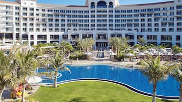 3 outdoor pools, free cabanas, pool umbrellas
