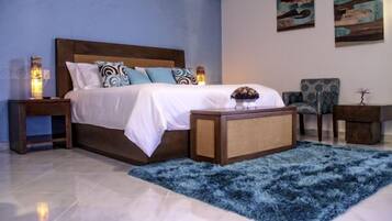 Minibar, caja de seguridad en la habitación y decoración personalizada