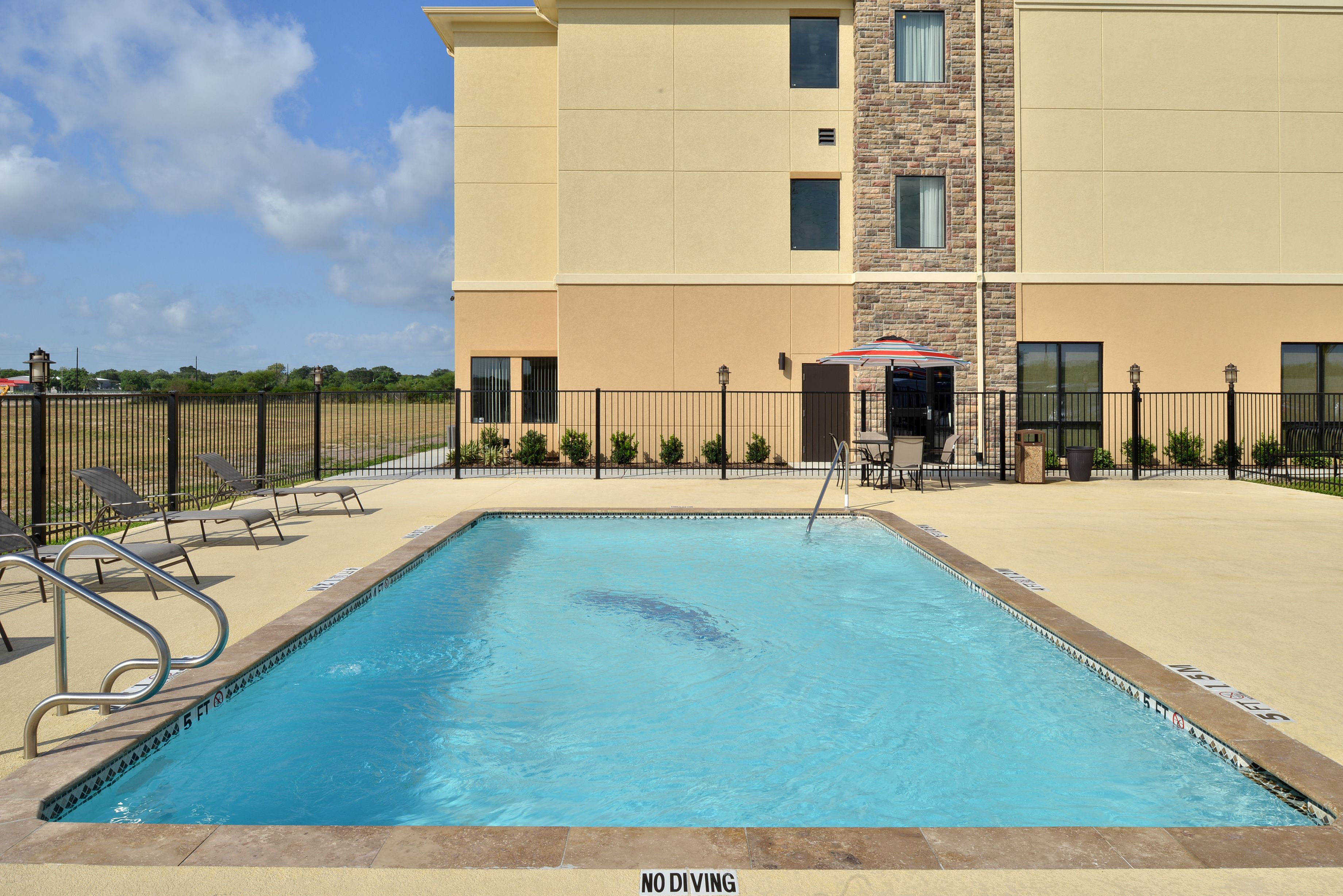 seasonal outdoor pool, open 7 am to 10 pm, pool loungers