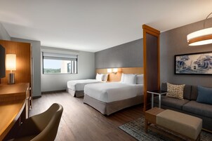 Ropa de cama de alta calidad, escritorio y cortinas blackout 