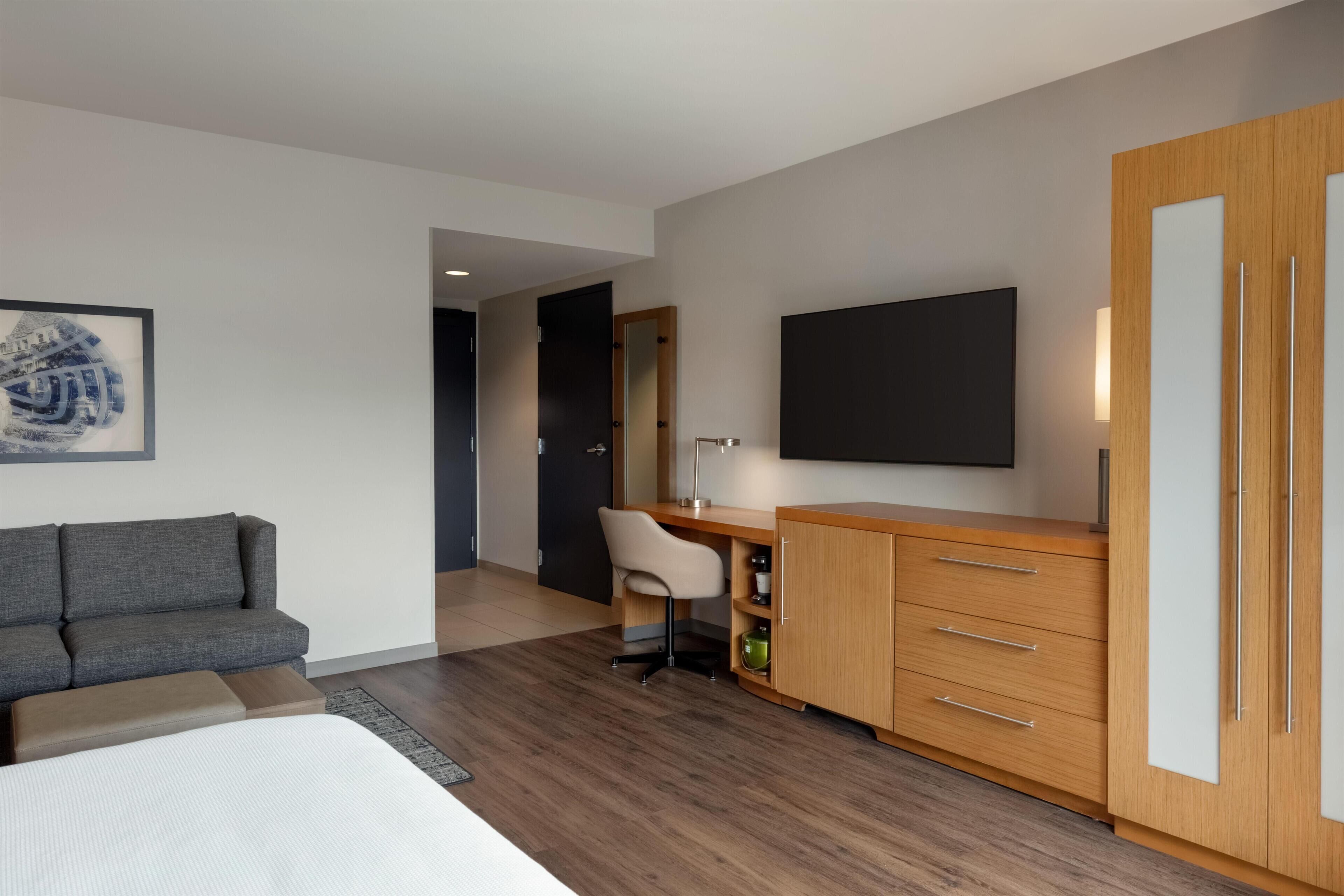 Room, 1 King Bed with Sofa bed, Accessible, Bathtub | Premium bedding, desk, blackout drapes, iron/ironing board