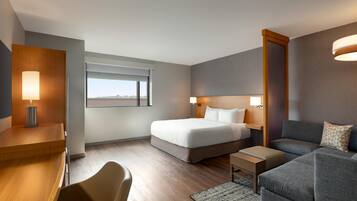 Literie de qualité supérieure, bureau, rideaux occultants