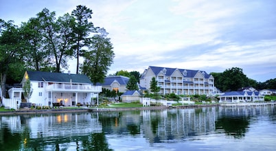 Bay Pointe Inn