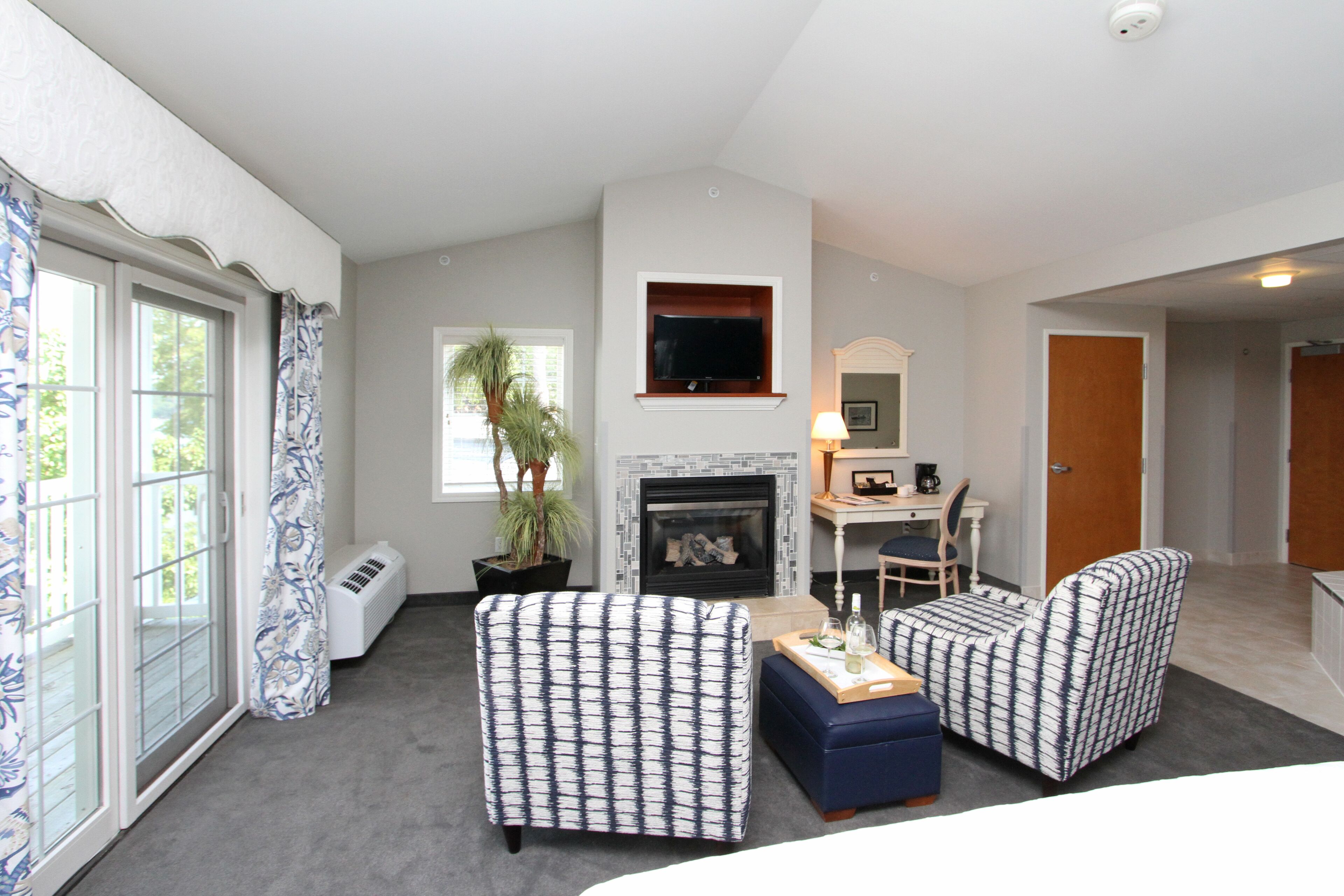 lakeside deluxe suite | hypo-allergenic bedding, blackout curtains, iron/ironing board