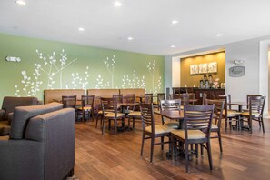 Free full breakfast - Sleep Inn & Suites Marshall - University Area (Marshall)