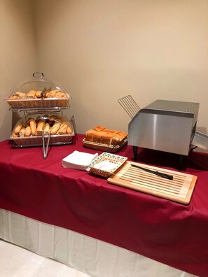 Daily buffet breakfast (EUR 8 per person) - Hotel Balneario de la Virgen (Jaraba)