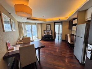 Coffres-forts dans les chambres, bureau, rideaux occultants