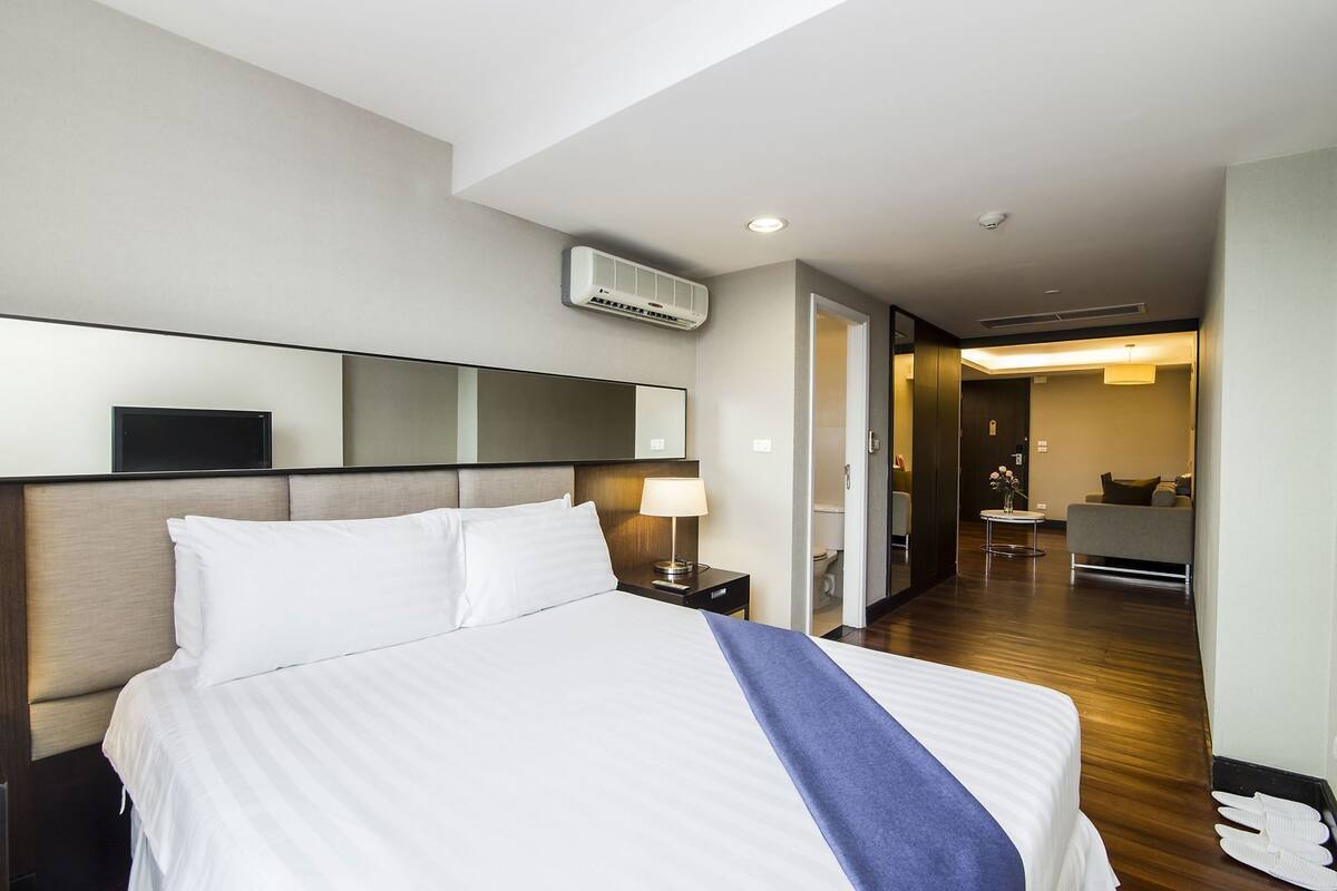 In-room safe, desk, blackout curtains, free WiFi
