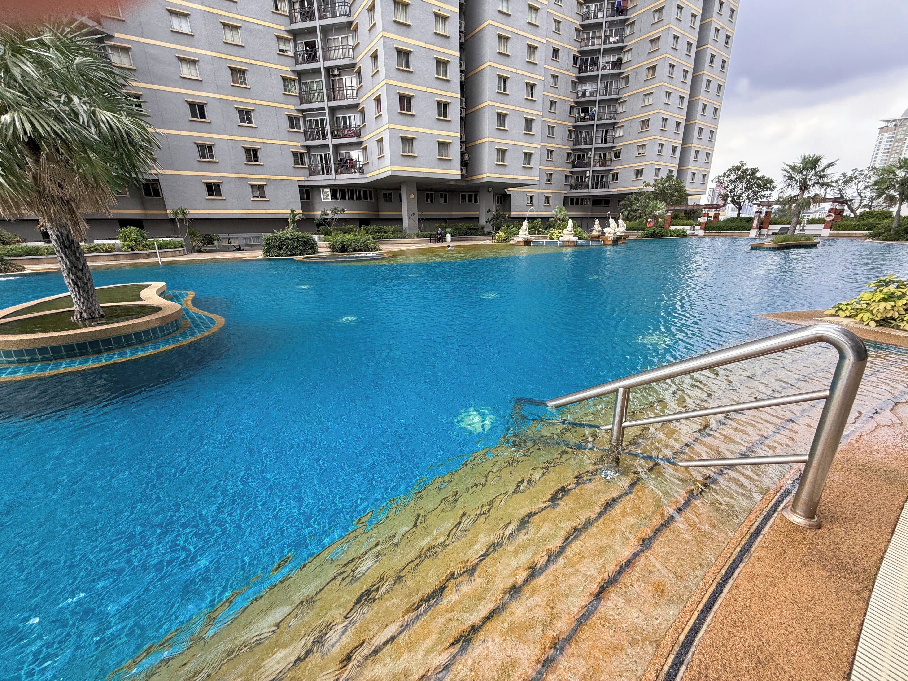 Innendørsbasseng og utendørsbasseng