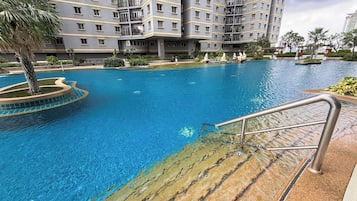 Sisäuima-allas, ulkouima-allas