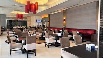 Päivittäinen englantilainen aamiainen (350 THB per henkilö)