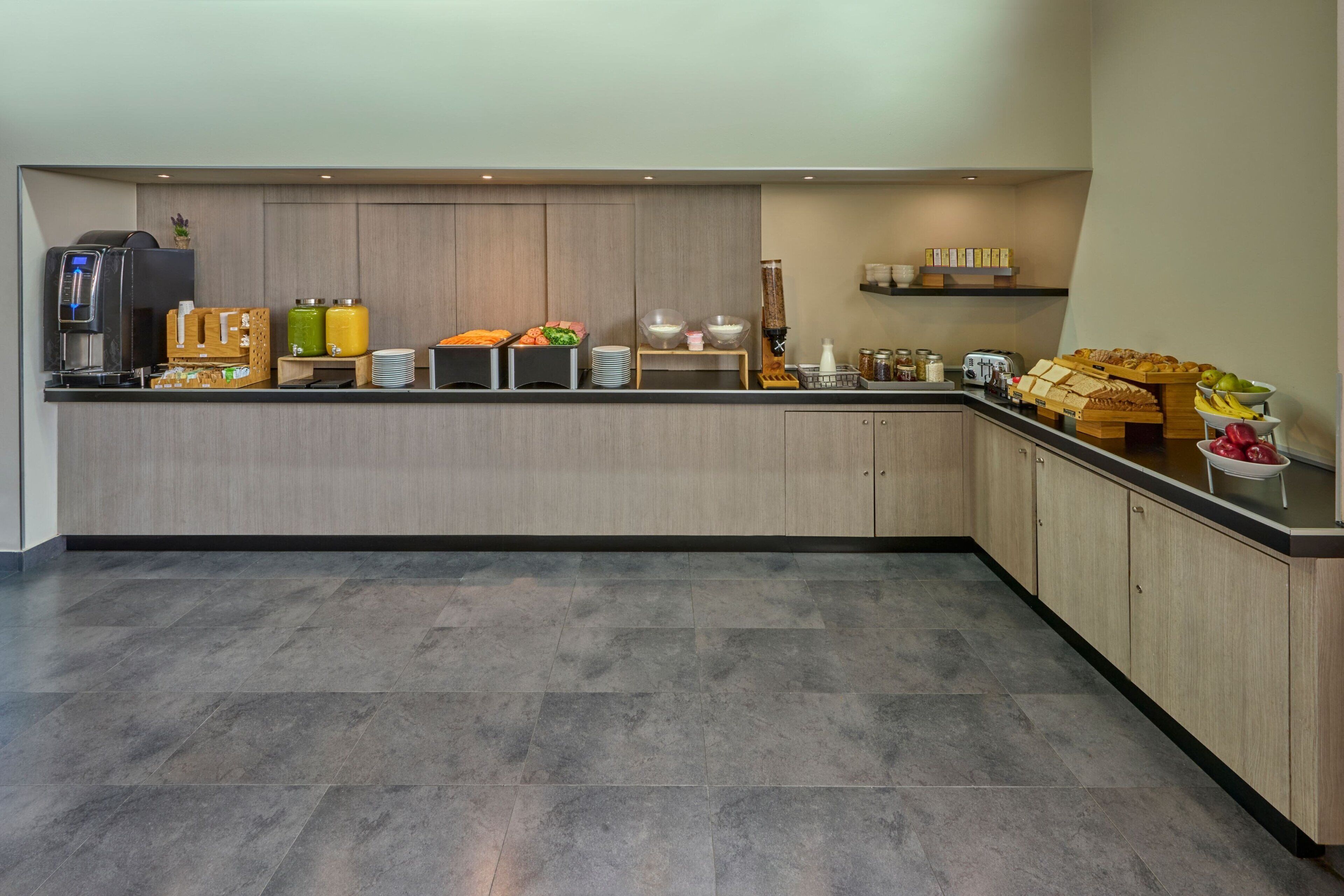 free daily continental breakfast