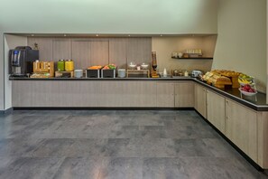 Free daily full breakfast  - City Express Plus by Marriott Ciudad de México Patio Universidad (Mexico City)